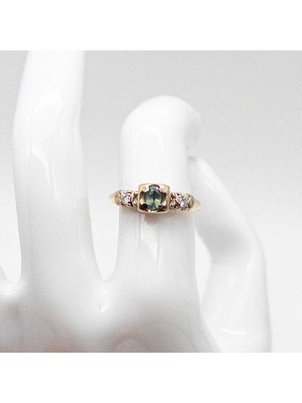 Beautiful Vintage 1940s .50ct Natural Alexnadrite Diamond 14k Yellow Gold Ring